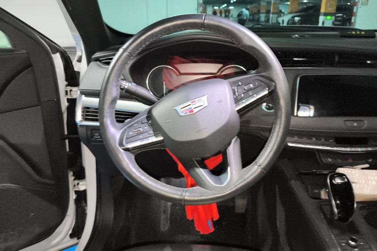 Used Cadillac XT4 2021 28T Two-Wheel Drive Luxury Version Steering Wheel