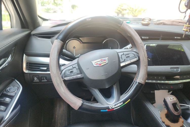 Used Cadillac XT4 2021 28T Two-Wheel Drive Luxury Version Steering Wheel