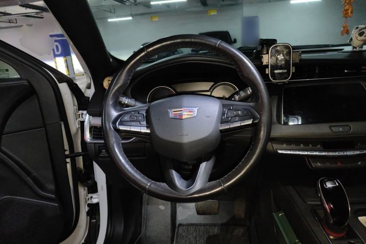 Used Cadillac XT4 2021 28T Two-Wheel Drive Leading Version Steering Wheel