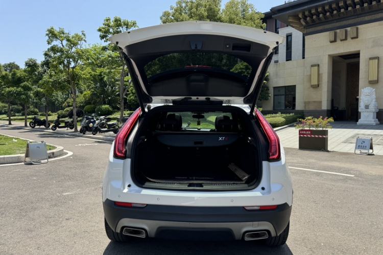Used Cadillac XT4 2021 28T Two-Wheel Drive Leading Version Trunk