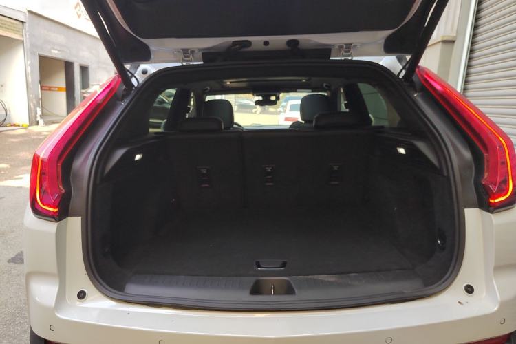 Used Cadillac XT4 2021 28T Two-Wheel Drive Tech Edition Trunk
