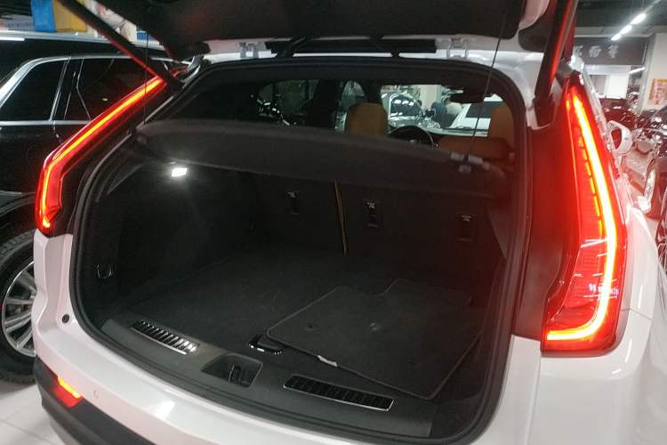 Used Cadillac XT4 2021 28T Four-Wheel Drive Platinum Edition Trunk
