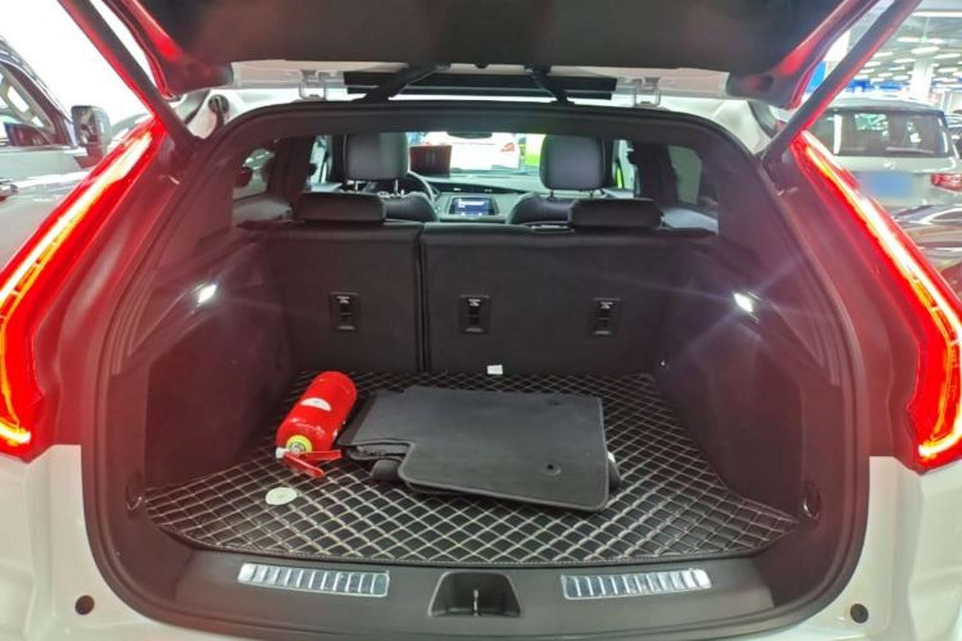 Used Cadillac XT4 2021 28T Two-Wheel Drive Leading Version Trunk