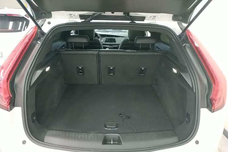 Used Cadillac XT4 2021 28T Two-Wheel Drive Tech Edition Trunk
