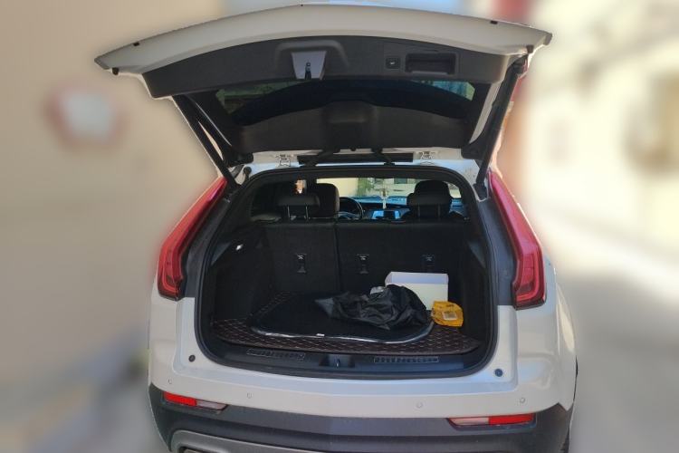 Used Cadillac XT4 2021 28T Two-Wheel Drive Leading Version Trunk
