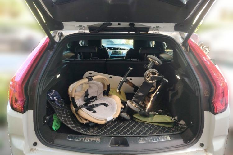 Used Cadillac XT4 2021 28T Two-Wheel Drive Leading Version Trunk