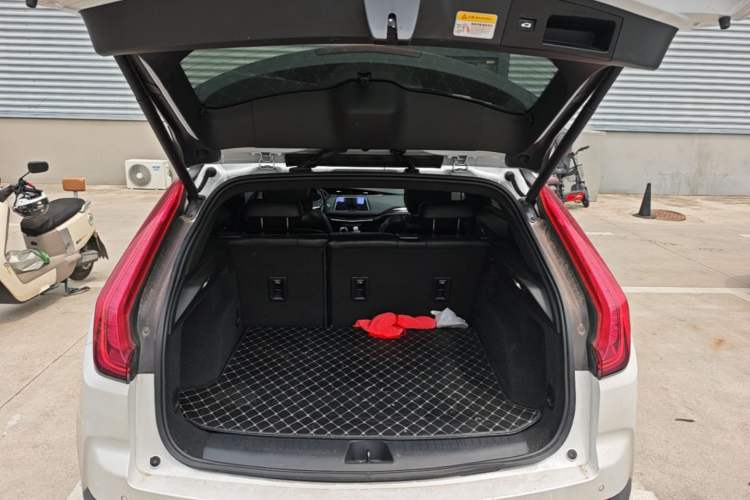 Used Cadillac XT4 2021 28T Two-Wheel Drive Tech Edition Trunk