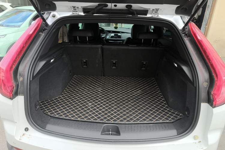 Used Cadillac XT4 2021 28T Two-Wheel Drive Tech Edition Trunk