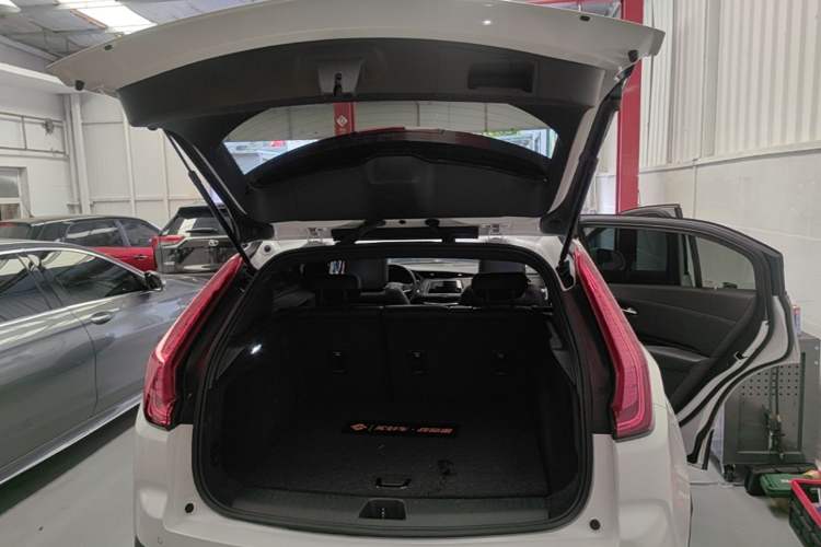 Used Cadillac XT4 2021 28T Two-Wheel Drive Tech Edition Trunk