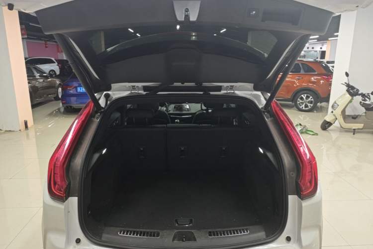 Used Cadillac XT4 2021 28T Two-Wheel Drive Luxury Version Trunk