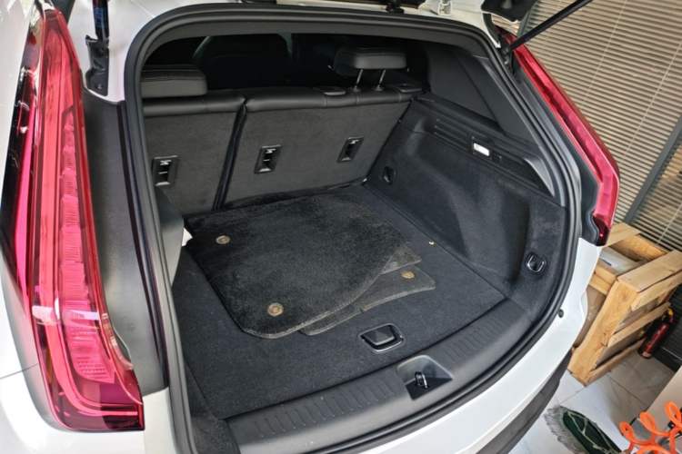 Used Cadillac XT4 2021 28T Two-Wheel Drive Tech Edition Trunk