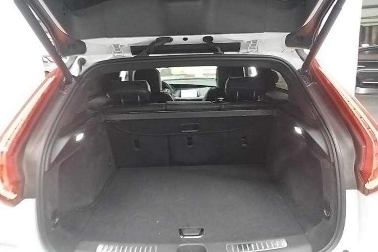Used Cadillac XT4 2021 28T Two-Wheel Drive Leading Version Trunk