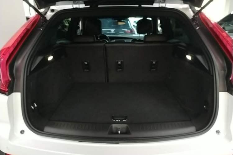 Used Cadillac XT4 2021 28T Two-Wheel Drive Tech Edition Trunk