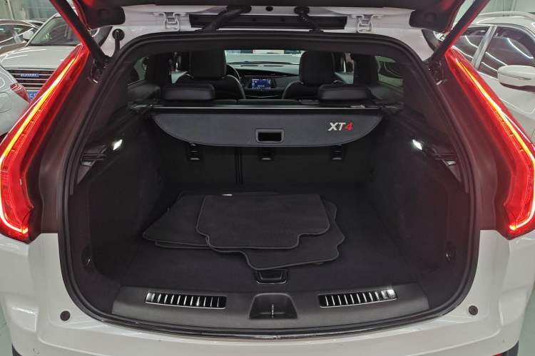 Used Cadillac XT4 2021 28T Two-Wheel Drive Leading Version Trunk