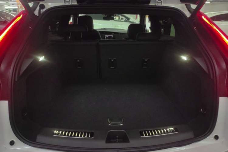 Used Cadillac XT4 2021 28T Two-Wheel Drive Leading Version Trunk