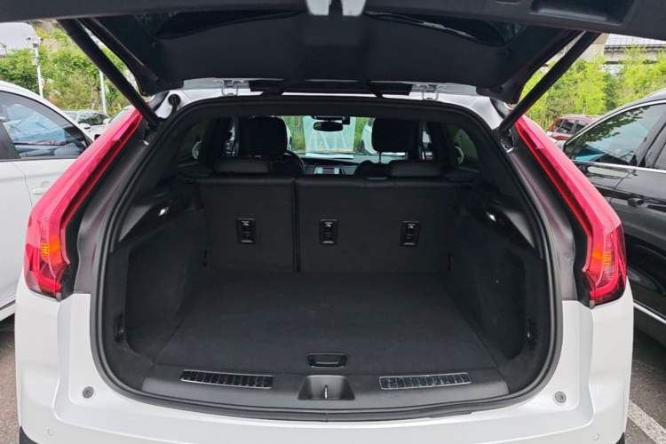 Used Cadillac XT4 2021 28T Two-Wheel Drive Leading Version Trunk