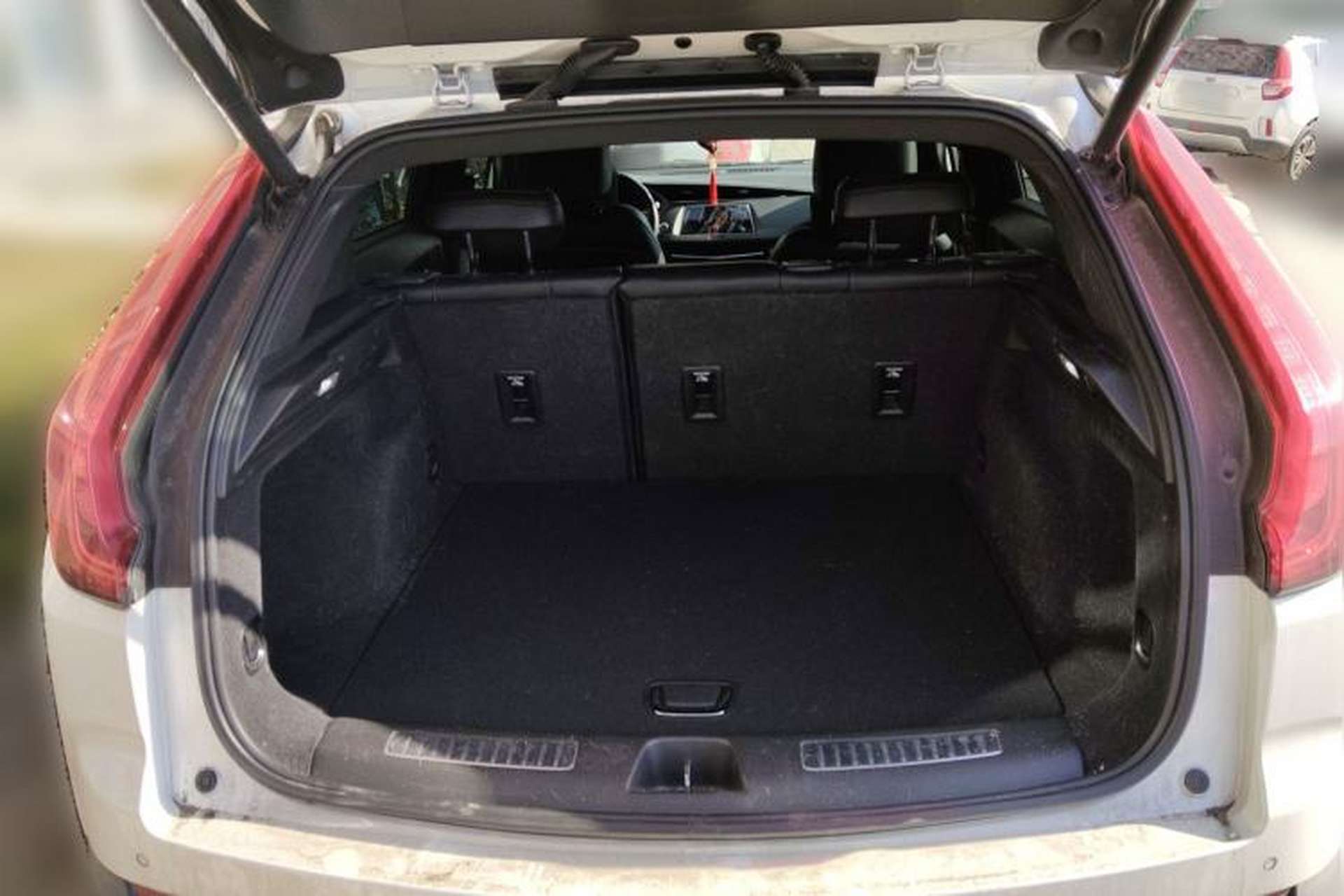 Used Cadillac XT4 2021 28T Two-Wheel Drive Leading Version Trunk