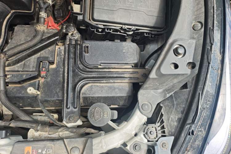 Used Cadillac XT4 2021 28T Two-Wheel Drive Leading Version Engine Bay Left