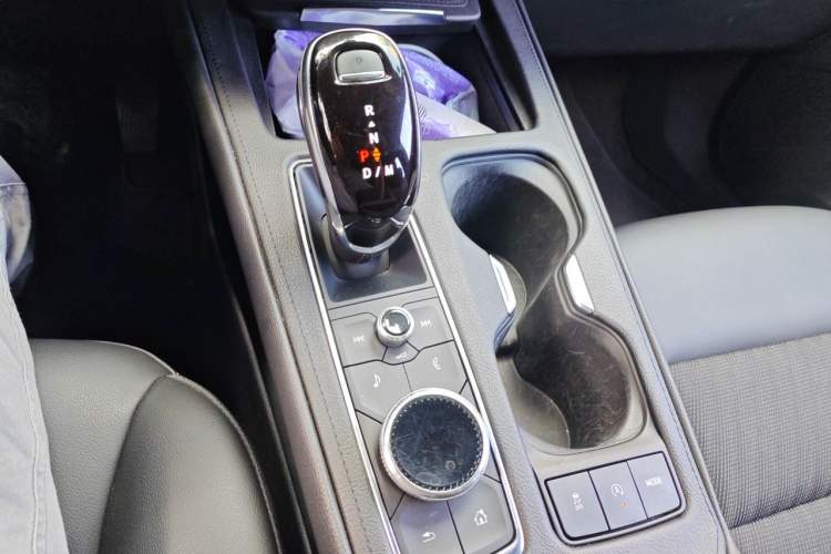 Used Cadillac XT4 2021 28T Two-Wheel Drive Tech Edition Gear Lever