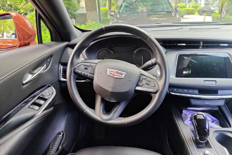 Used Cadillac XT4 2021 28T Two-Wheel Drive Tech Edition Steering Wheel