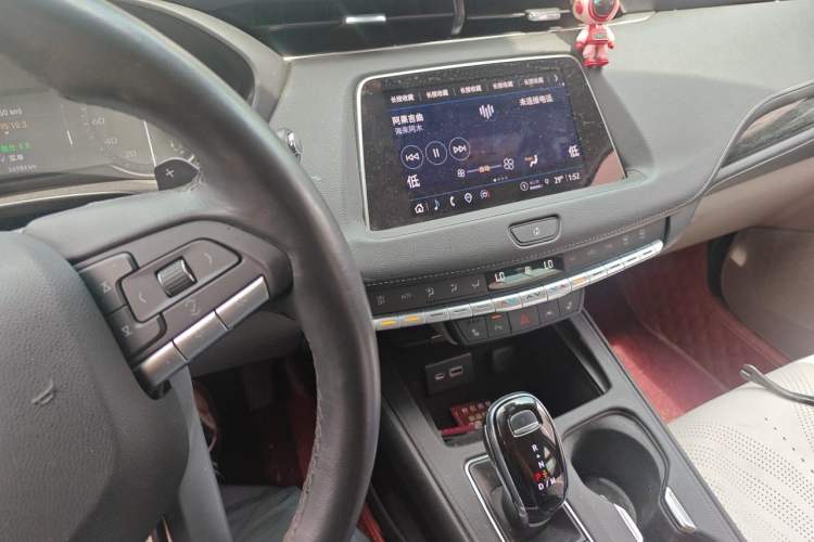 Used Cadillac XT4 2022 28T Two-Wheel-Drive Luxury Version Audio And AC Panel