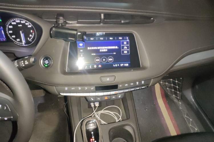Used Cadillac XT4 2022 28T Two-Wheel-Drive Luxury Version Audio And AC Panel