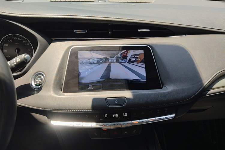 Used Cadillac XT4 2022 28T Two-Wheel-Drive Luxury Version Audio And AC Panel