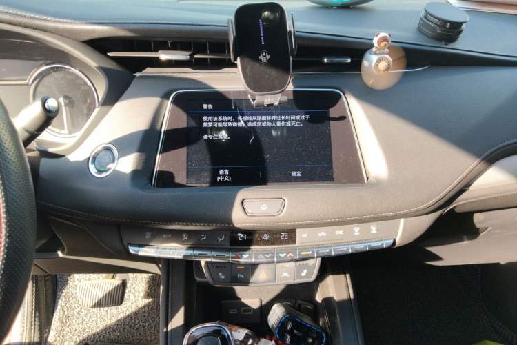 Used Cadillac XT4 2022 28T Two-Wheel-Drive Luxury Version Audio And AC Panel
