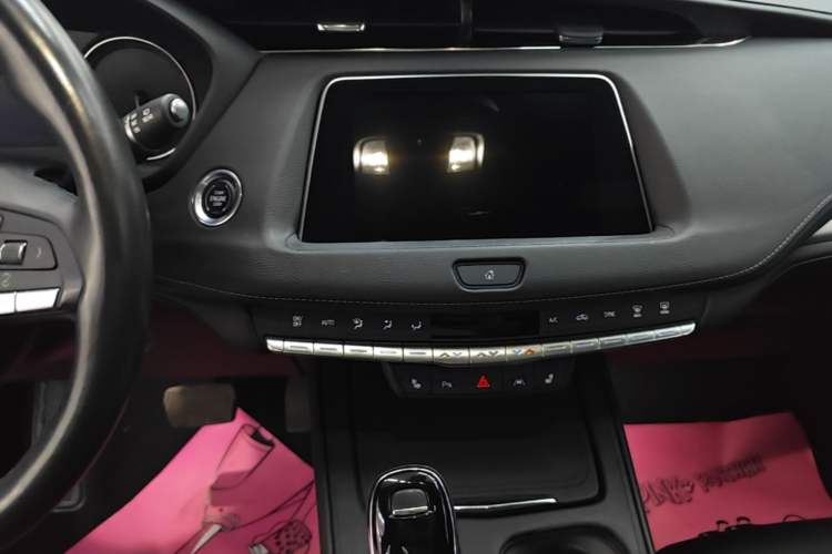 Used Cadillac XT4 2022 28T Two-Wheel-Drive Luxury Version Audio And AC Panel