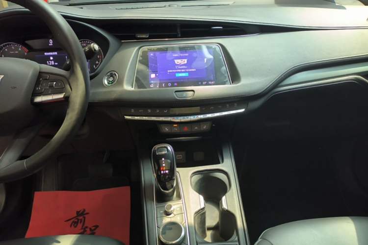 Used Cadillac XT4 2022 28T Two-Wheel-Drive Luxury Version Audio And AC Panel