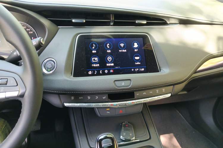 Used Cadillac XT4 2022 28T Two-Wheel Drive Fashion Edition Audio And AC Panel