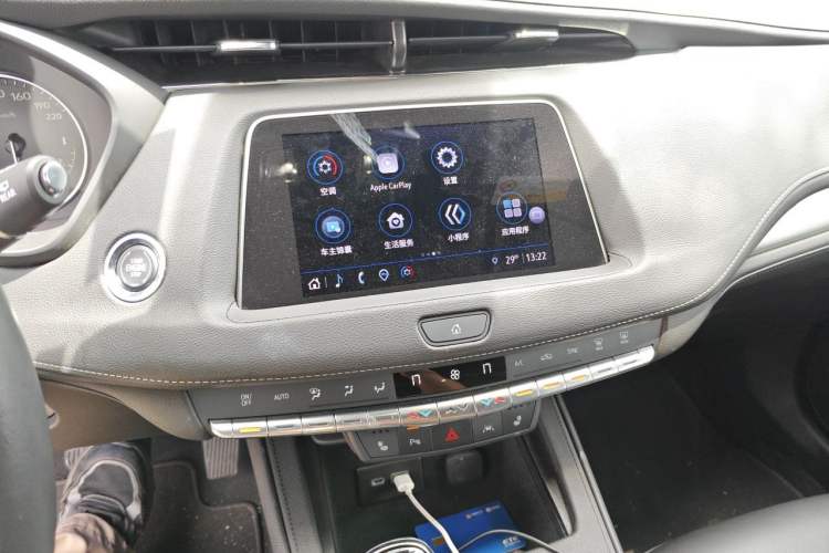 Used Cadillac XT4 2022 28T Two-Wheel-Drive Luxury Version Audio And AC Panel
