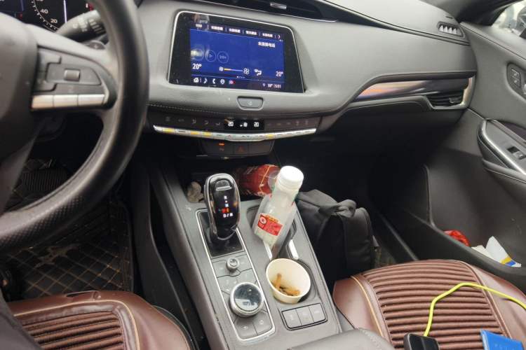 Used Cadillac XT4 2022 28T Two-Wheel Drive Fashion Edition Audio And AC Panel