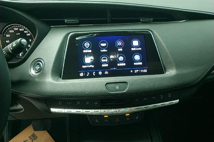 Used Cadillac XT4 2022 28T Two-Wheel-Drive Luxury Version Audio And AC Panel