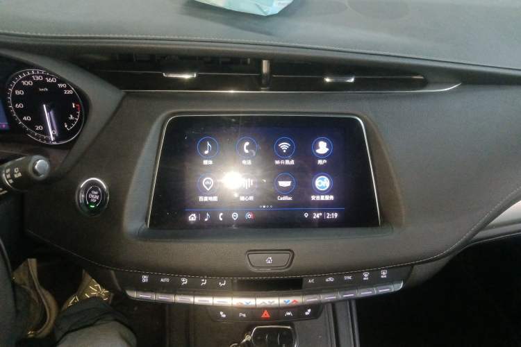 Used Cadillac XT4 2022 28T Two-Wheel-Drive Luxury Version Audio And AC Panel