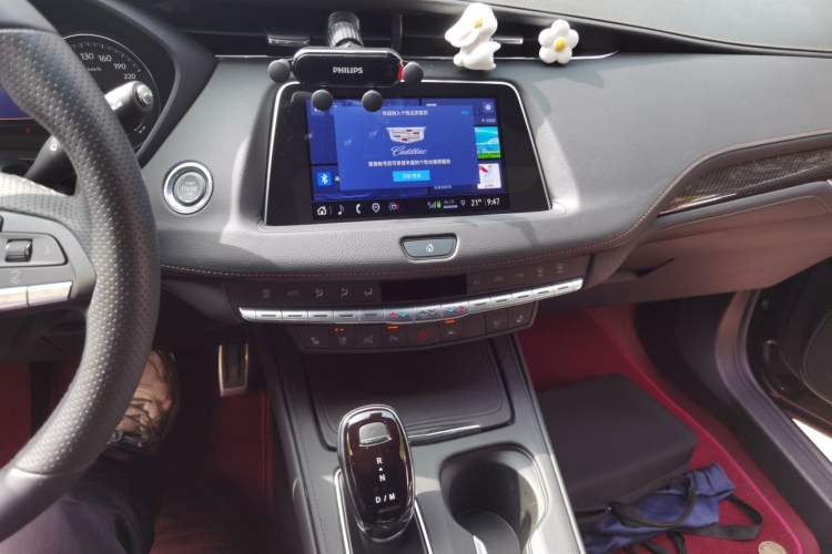 Used Cadillac XT4 2022 28T Four-Wheel Drive Platinum Edition Audio And AC Panel