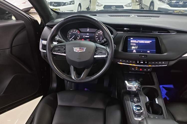 Used Cadillac XT4 2022 28T Two-Wheel-Drive Luxury Version Audio And AC Panel