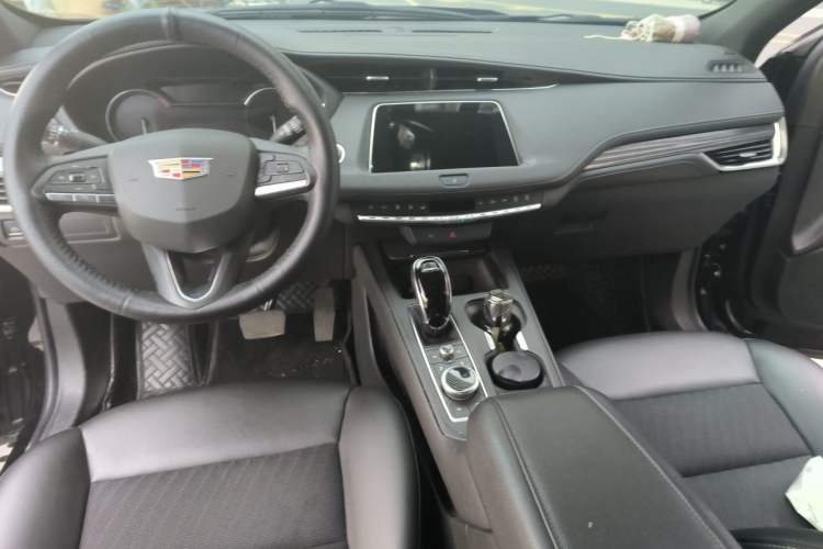 Used Cadillac XT4 2022 28T Two-Wheel Drive Fashion Edition Center Console