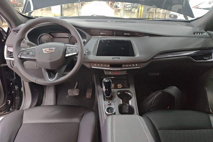 Used Cadillac XT4 2022 28T Two-Wheel Drive Fashion Edition Center Console