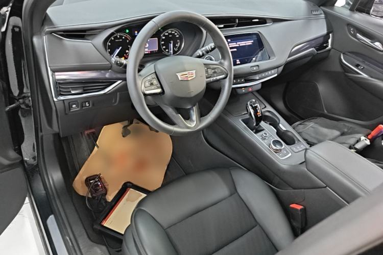 Used Cadillac XT4 2022 28T Two-Wheel Drive Fashion Edition Center Console