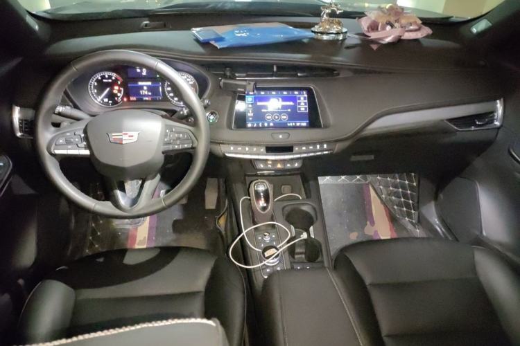 Used Cadillac XT4 2022 28T Two-Wheel-Drive Luxury Version Center Console