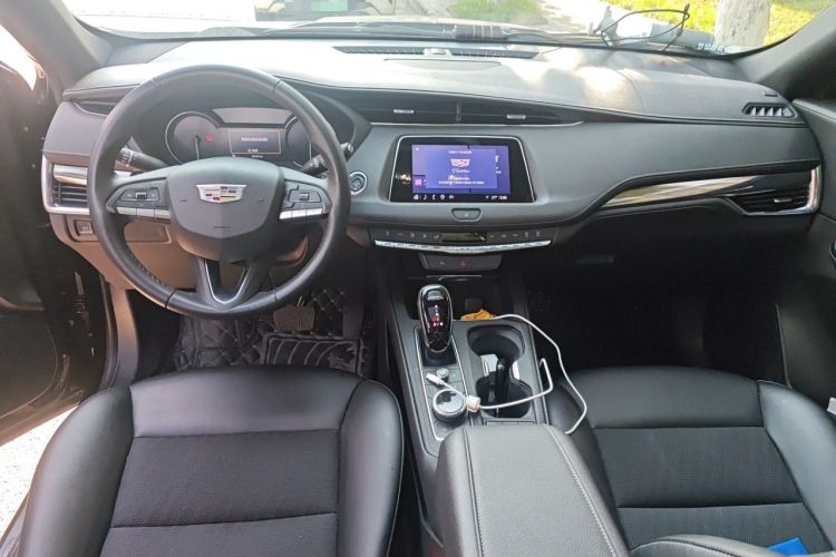 Used Cadillac XT4 2022 28T Two-Wheel Drive Fashion Edition Center Console