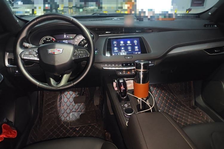 Used Cadillac XT4 2022 28T Two-Wheel-Drive Luxury Version Center Console