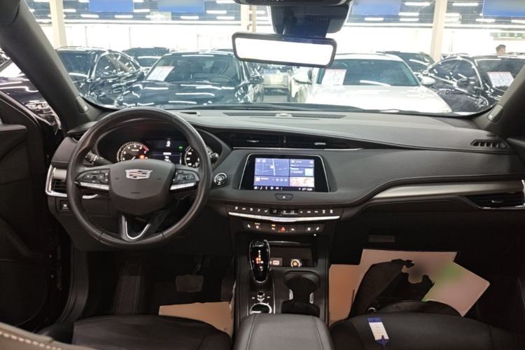 Used Cadillac XT4 2022 28T Two-Wheel Drive Prestige Version Center Console