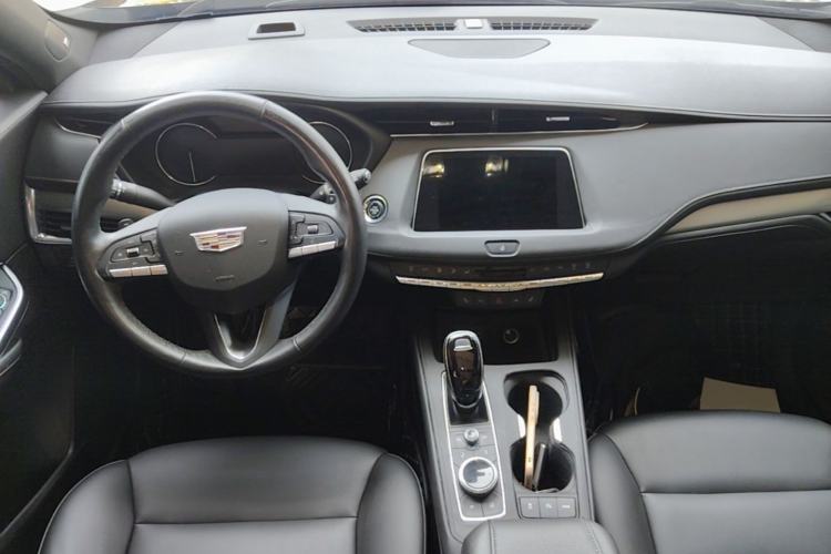 Used Cadillac XT4 2022 28T Two-Wheel-Drive Luxury Version Center Console