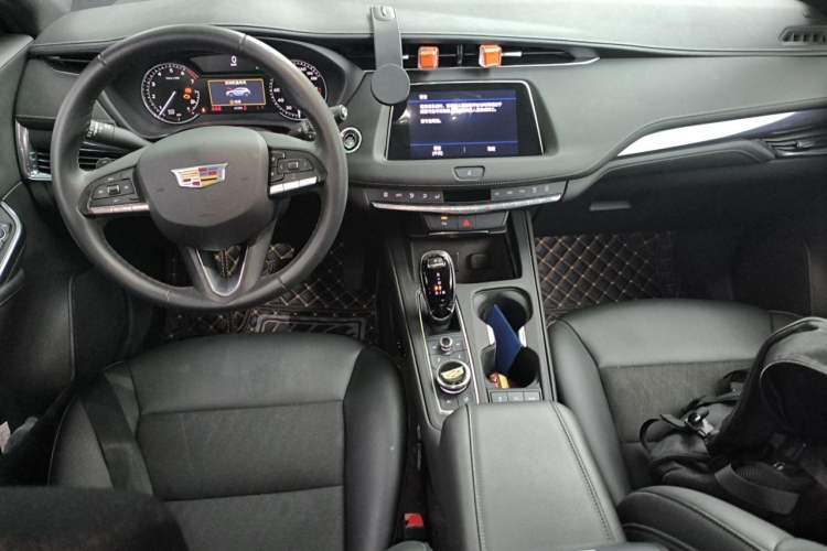 Used Cadillac XT4 2022 28T Two-Wheel Drive Fashion Edition Center Console
