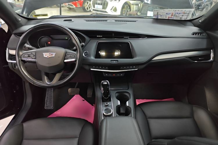 Used Cadillac XT4 2022 28T Two-Wheel-Drive Luxury Version Center Console