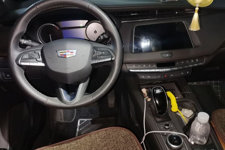 Used Cadillac XT4 2022 28T Four-Wheel Drive Prestige Version Center Console