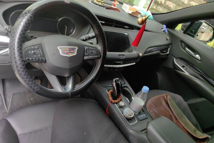 Used Cadillac XT4 2022 28T Two-Wheel Drive Fashion Edition Center Console