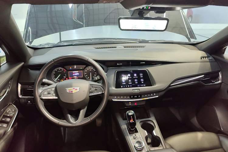 Used Cadillac XT4 2022 28T Two-Wheel Drive Fashion Edition Center Console